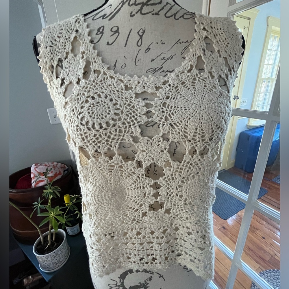 EUC MY Knitted by Hand Cream Sleeveless Top. Women’s Size L.